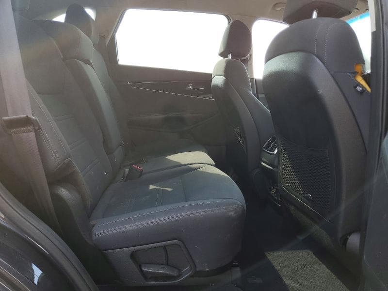 2018 KIA SORENTO LX V6 11