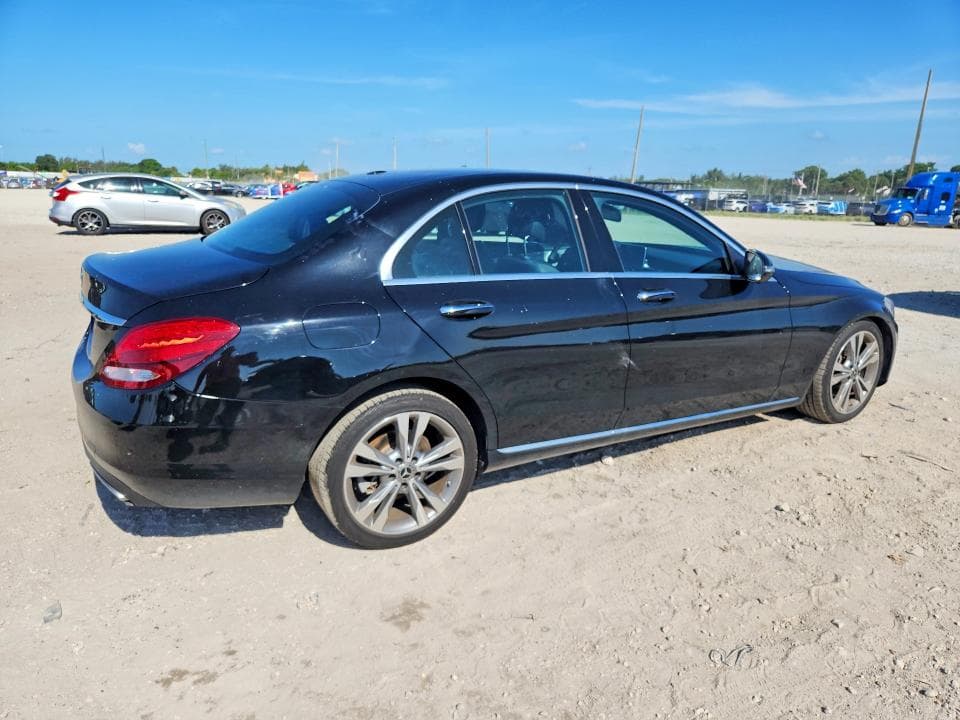 2018 MERCEDES-BENZ C 300 3