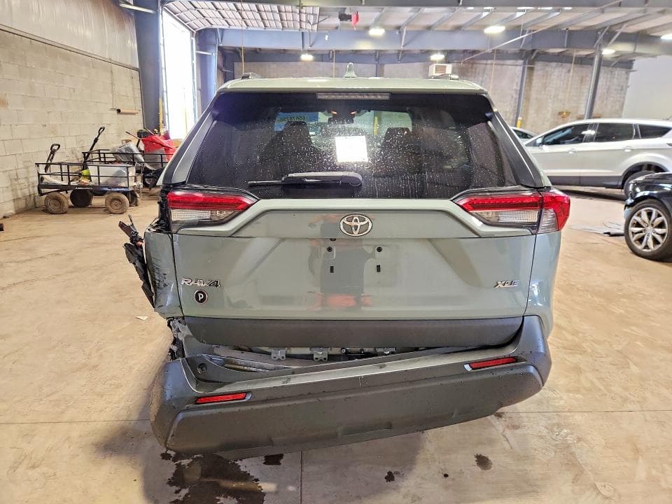 2020 TOYOTA RAV4 XLE 6