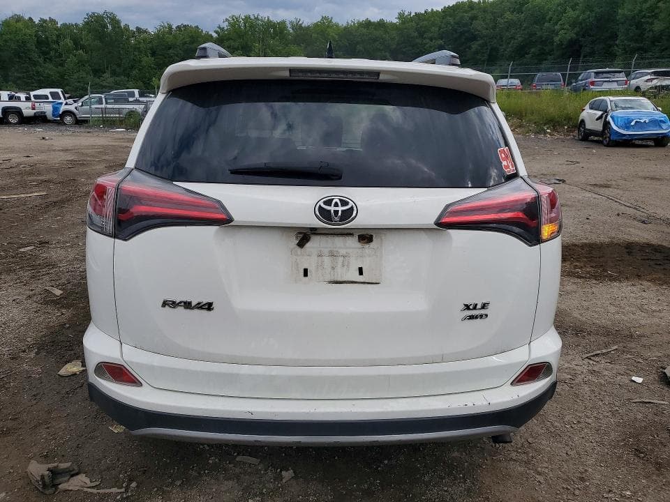 2017 TOYOTA RAV4 XLE 6