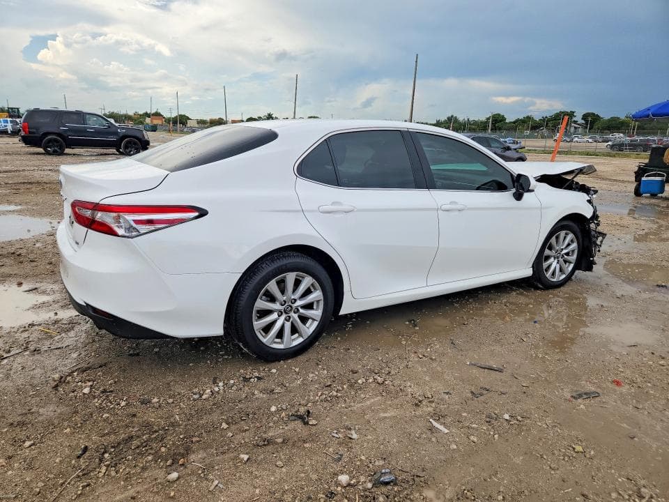 2018 TOYOTA CAMRY LE 3