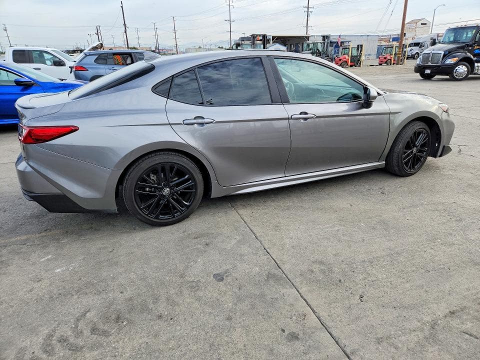2025 TOYOTA CAMRY SE 3