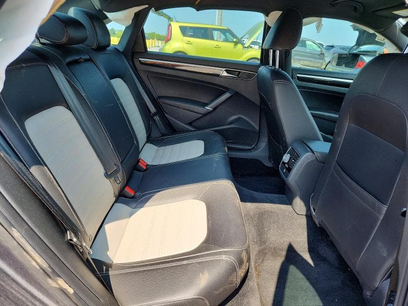 2018 VOLKSWAGEN PASSAT GT 10