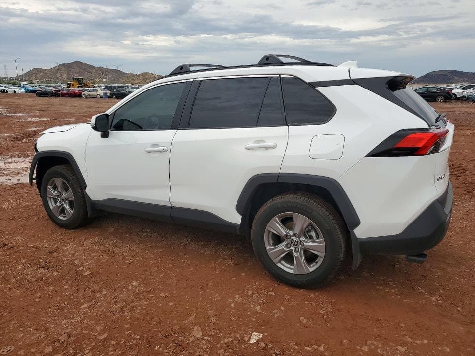 2025 TOYOTA RAV4 XLE 2