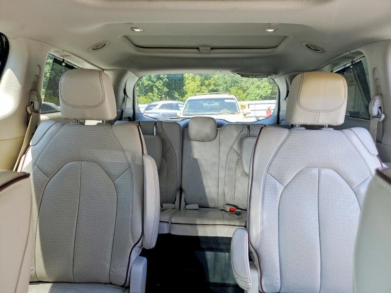 2017 CHRYSLER PACIFICA LIMITED 10