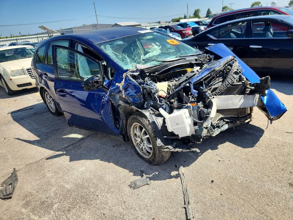 2017 TOYOTA PRIUS V THREE 4
