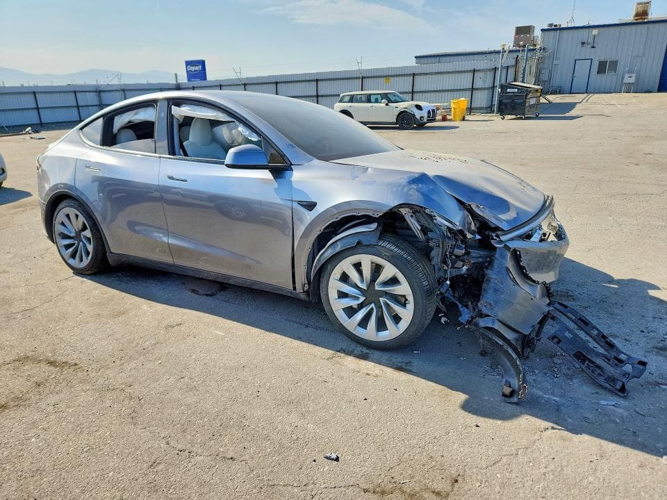 2026 TESLA MODEL Y 4