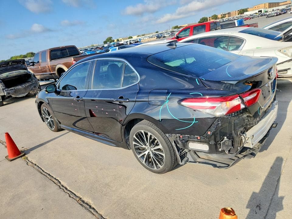 2018 TOYOTA CAMRY SE 2