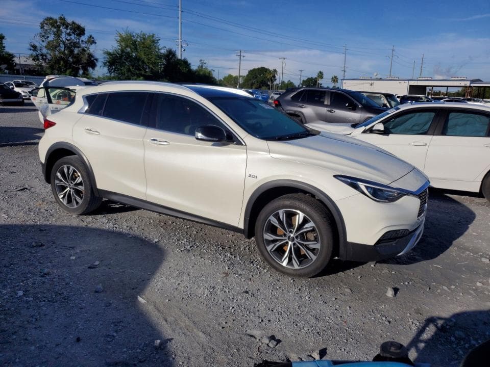 2018 INFINITI QX30 LUXE 4