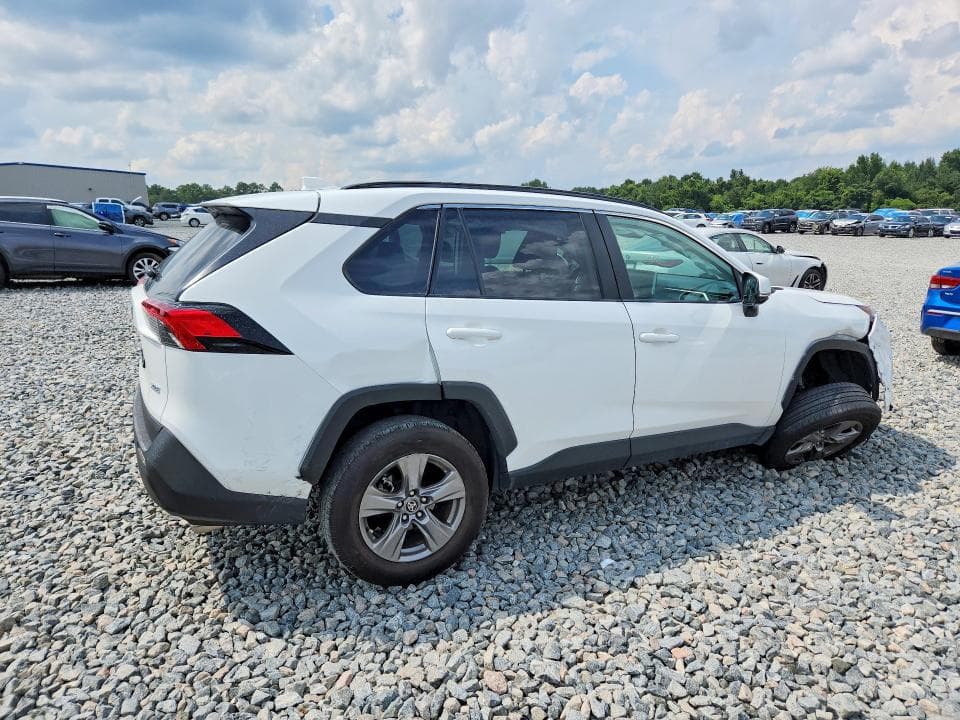 2023 TOYOTA RAV4 XLE 3