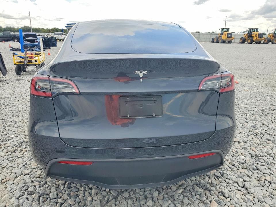 2024 TESLA MODEL Y 6