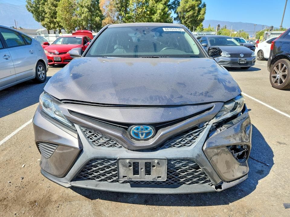 2020 TOYOTA CAMRY SE 5