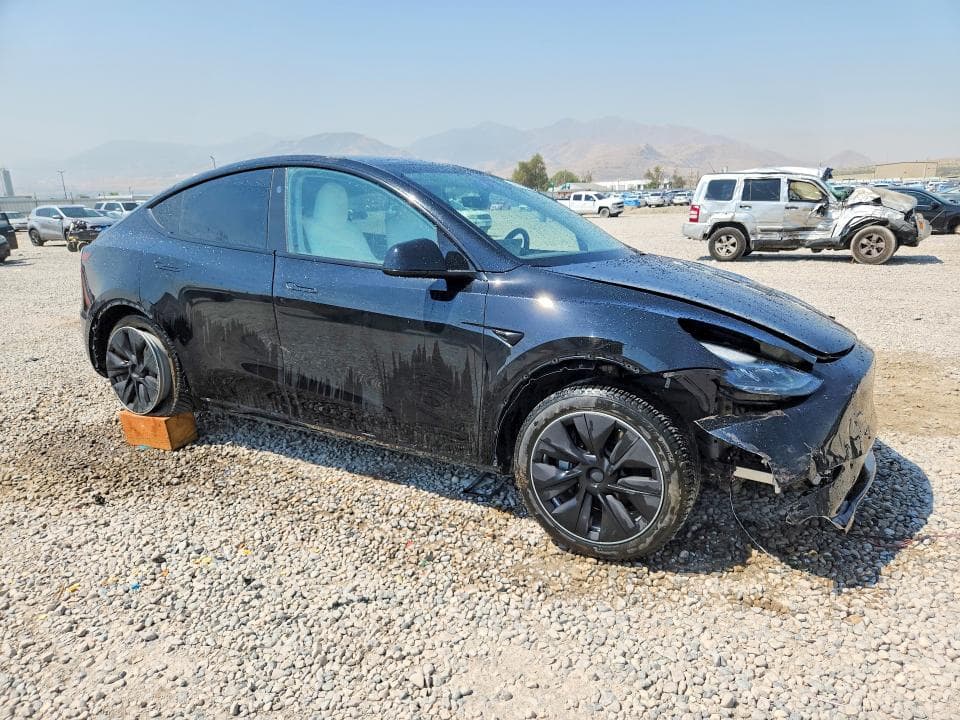 2023 TESLA MODEL Y 4