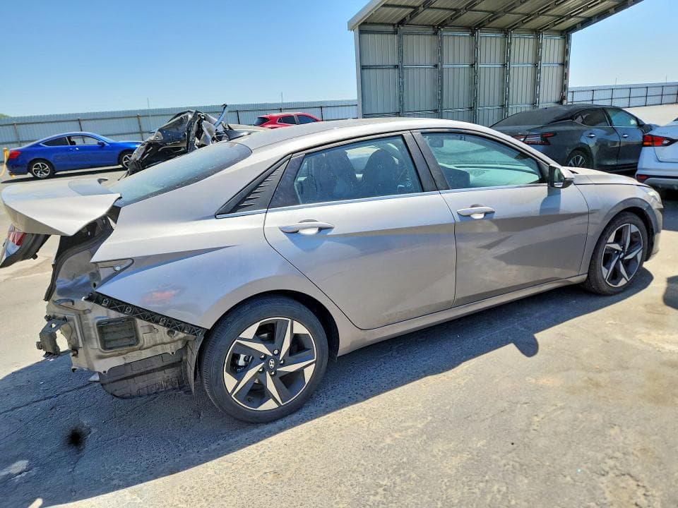 2023 HYUNDAI ELANTRA LIMITED 3