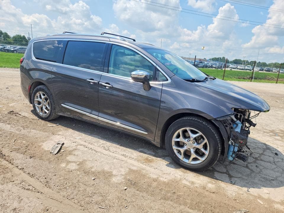2017 CHRYSLER PACIFICA LIMITED 4