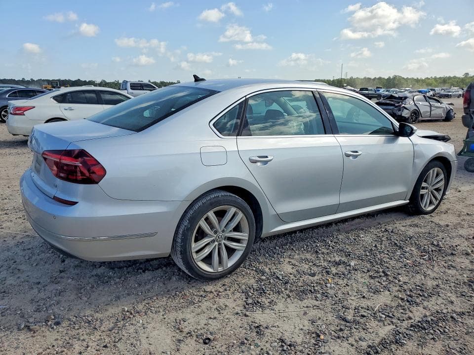 2018 VOLKSWAGEN PASSAT SE 3