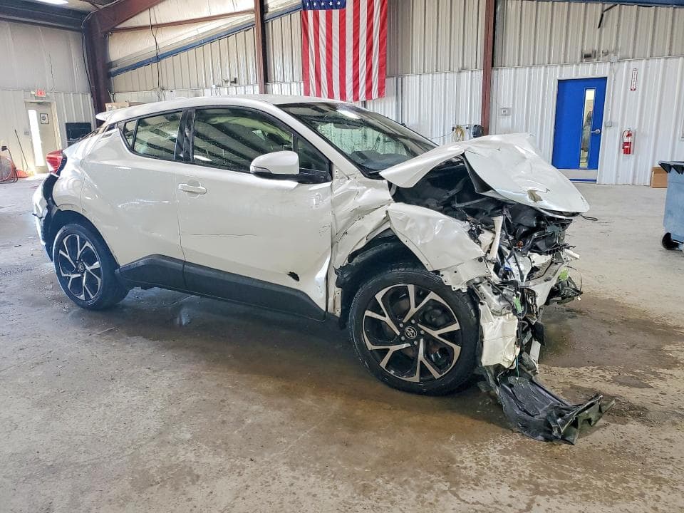 2020 TOYOTA C-HR XLE 4