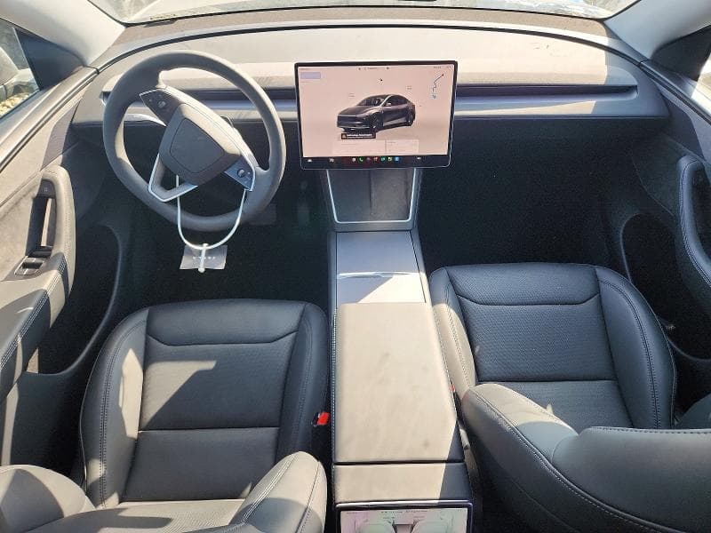 2026 TESLA MODEL Y 8