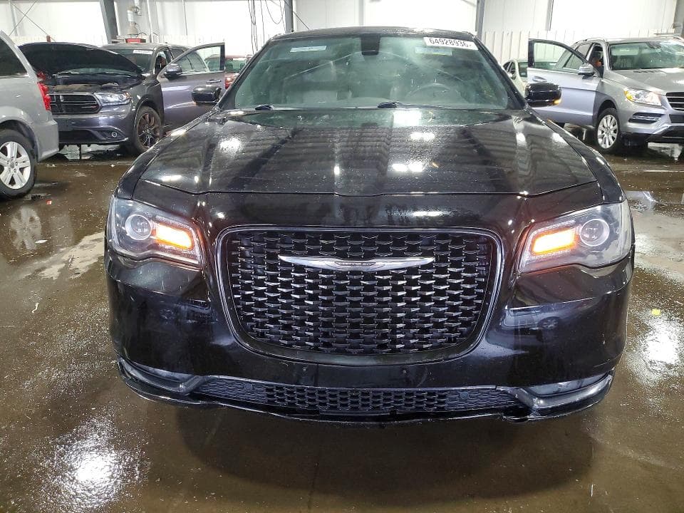 2018 CHRYSLER 300 S 5