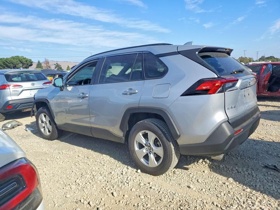 2021 TOYOTA RAV4 XLE 2