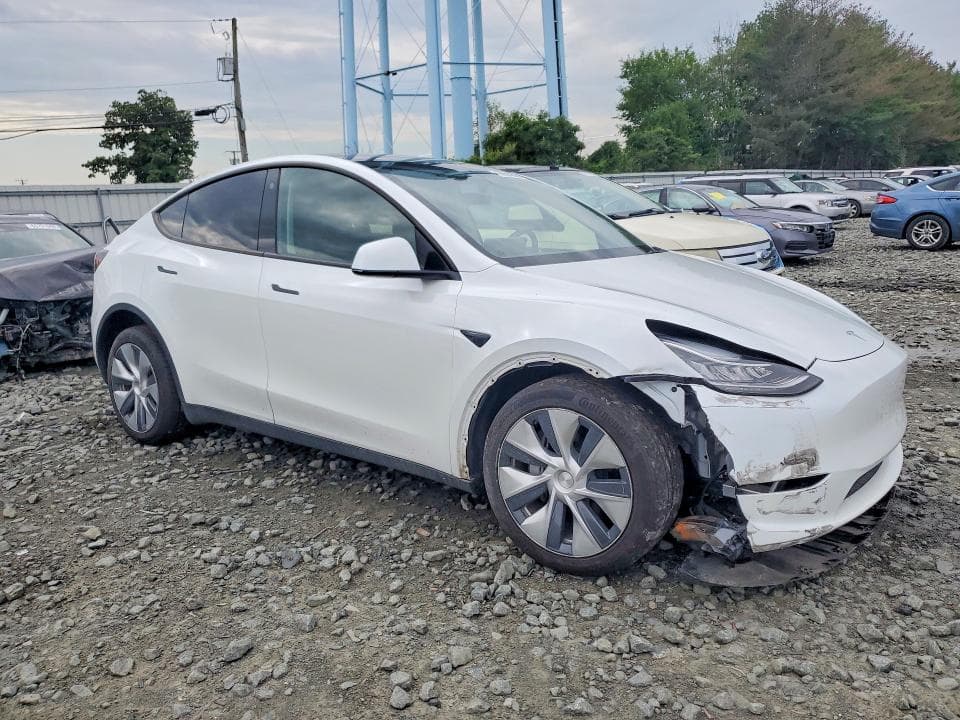 2023 TESLA MODEL Y 4