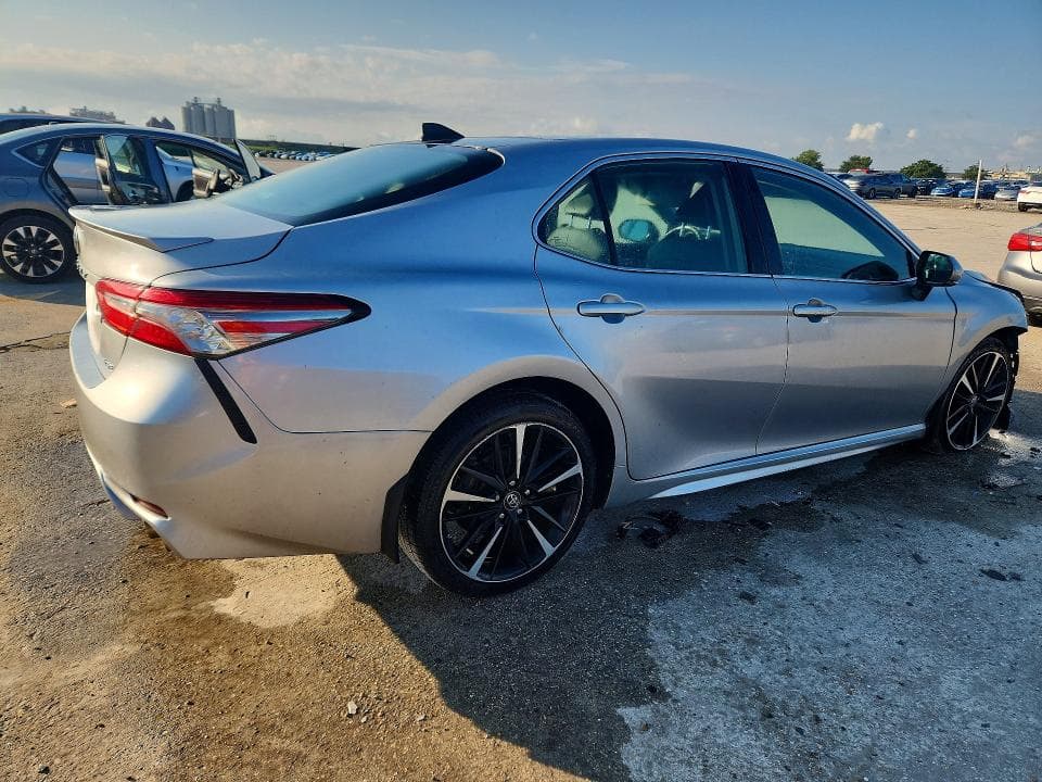 2019 TOYOTA CAMRY XSE 3