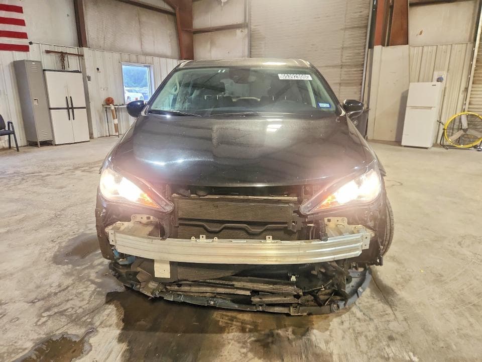 2023 CHRYSLER VOYAGER LX 5
