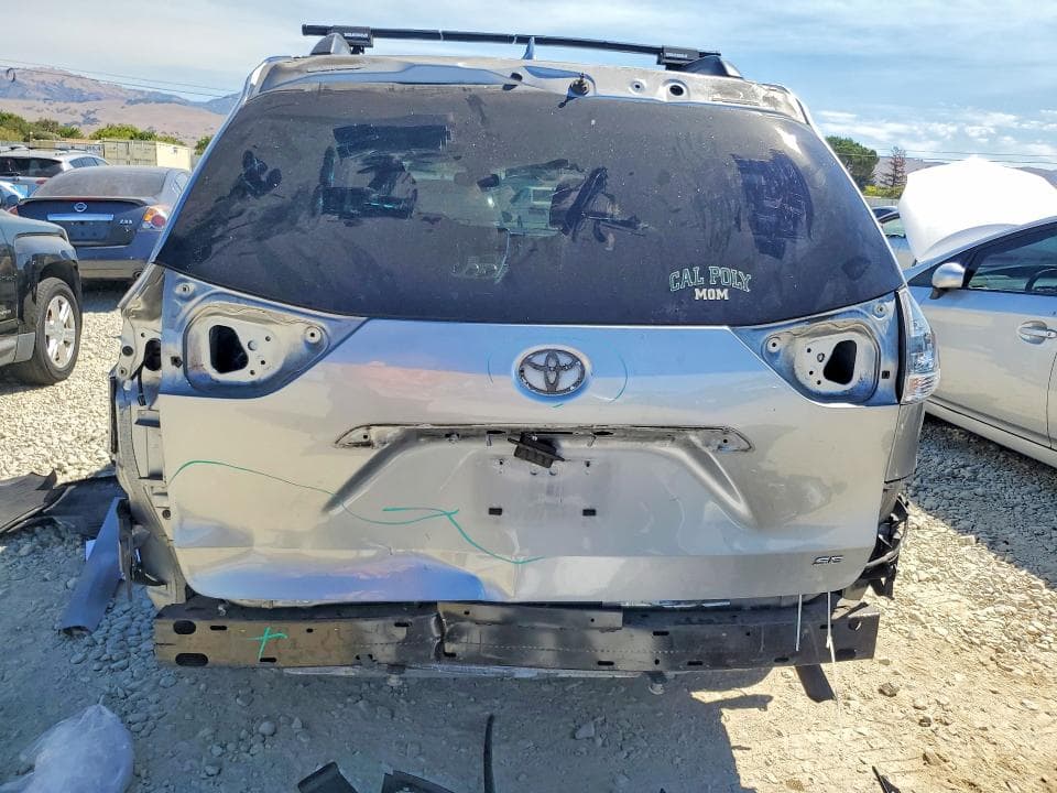 2018 TOYOTA SIENNA SE 8-PASSENGER 6