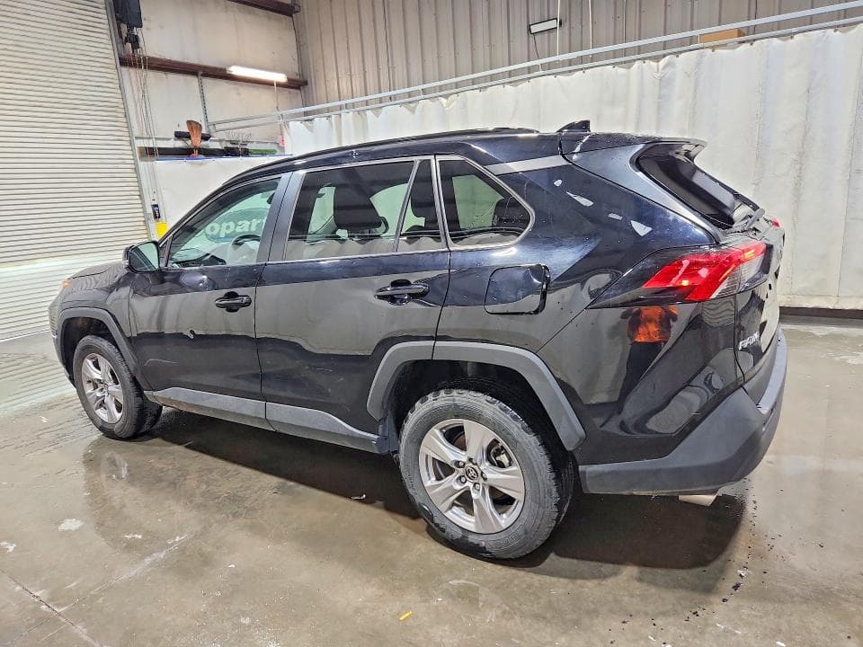 2025 TOYOTA RAV4 XLE 2