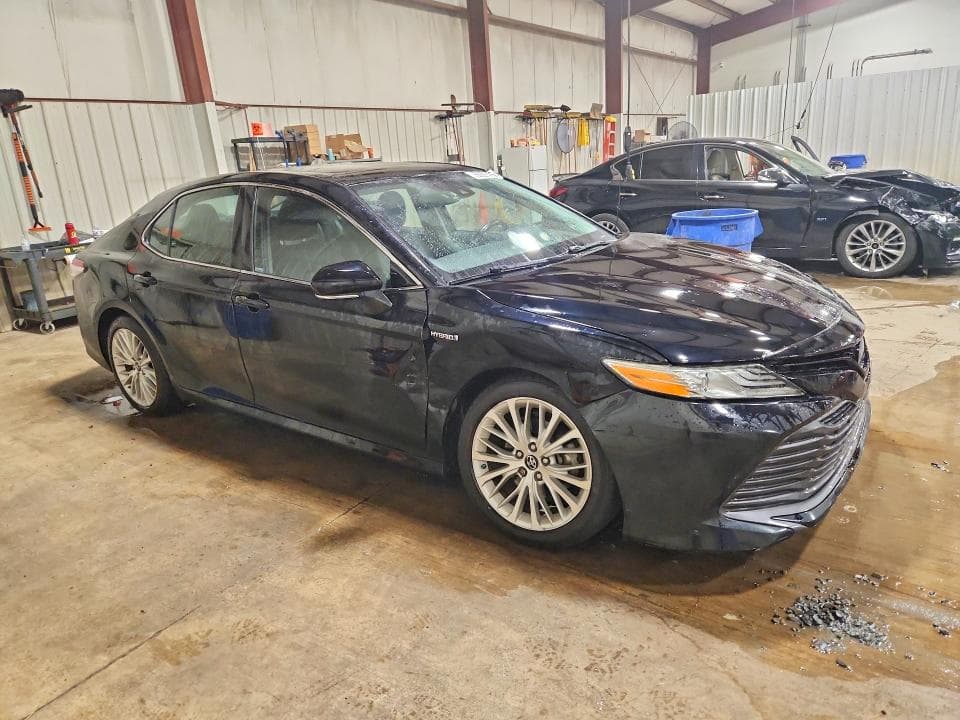 2019 TOYOTA CAMRY HYBRID XLE 4