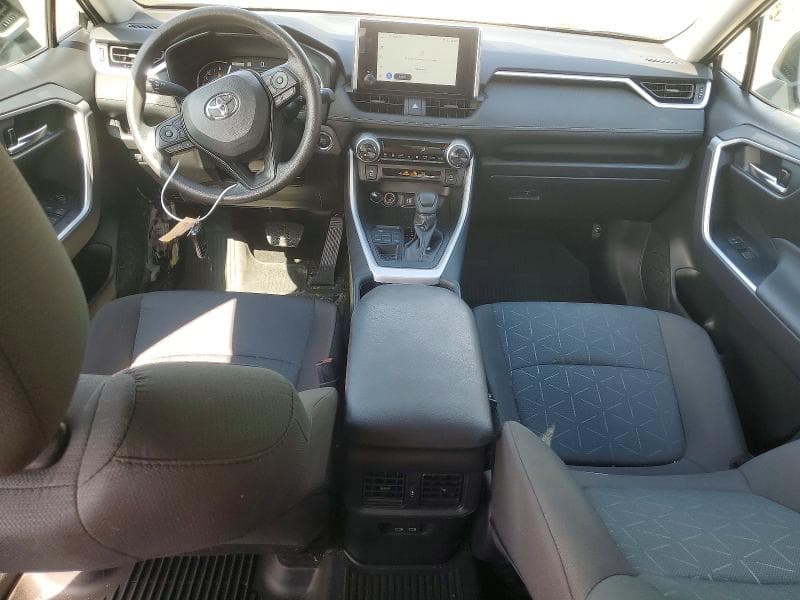 2025 TOYOTA RAV4 XLE 8