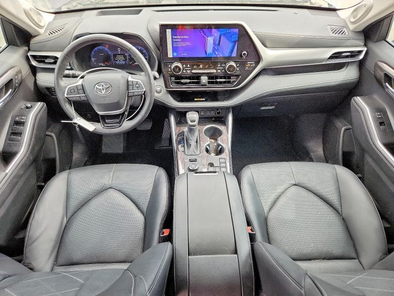 2025 TOYOTA HIGHLANDER PLATINUM 8