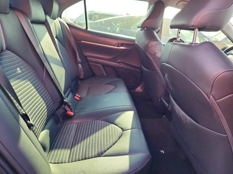 2018 TOYOTA CAMRY SE 10