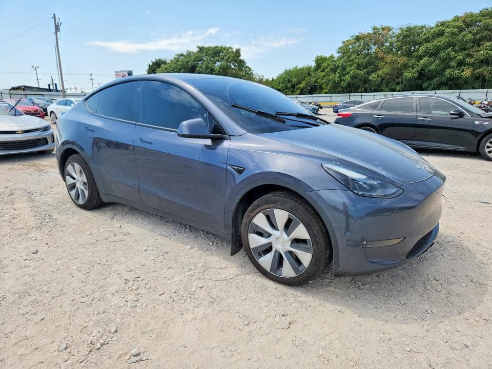 2023 TESLA MODEL Y 4