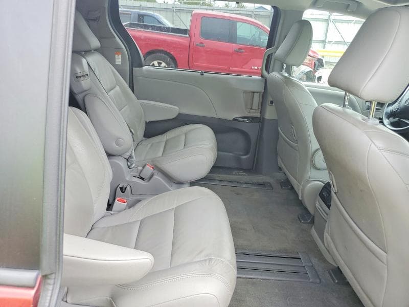 2018 TOYOTA SIENNA XLE PREMIUM 8-PASSENGER 11