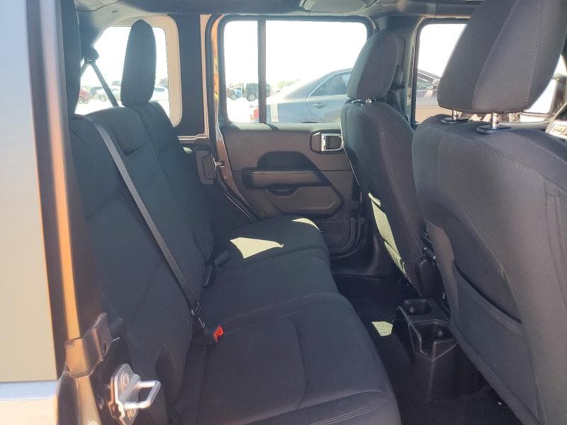 2018 JEEP WRANGLER UNLIMITED SAHARA 10