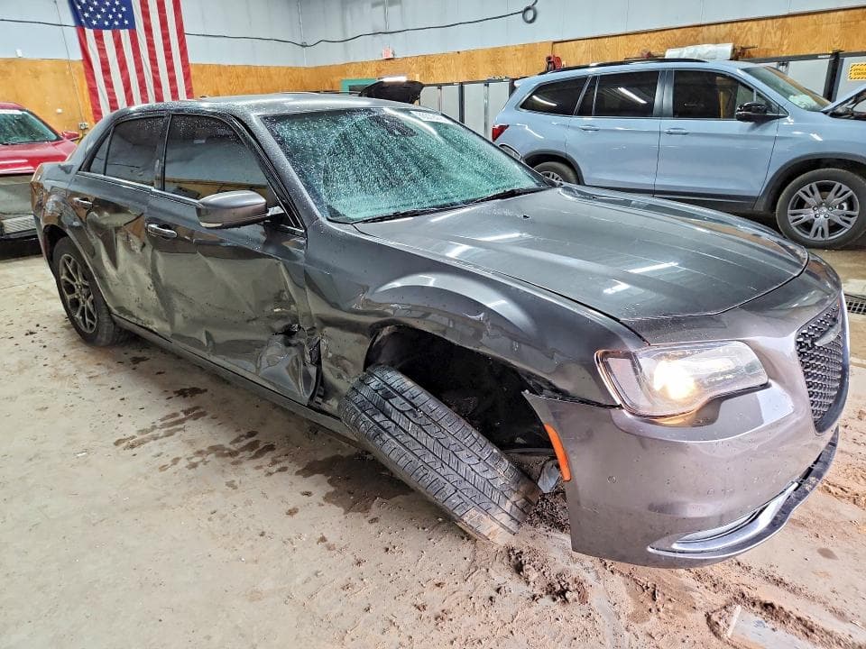 2018 CHRYSLER 300 S 4