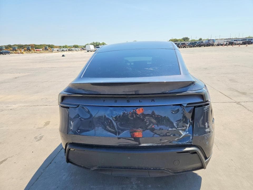 2026 TESLA MODEL  Y 6