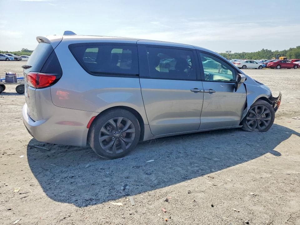2019 CHRYSLER PACIFICA TOURING PLUS 3