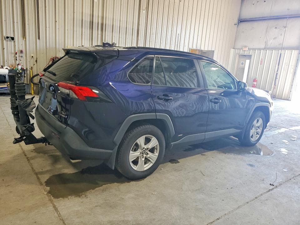 2019 TOYOTA RAV4 HYBRID XLE 3