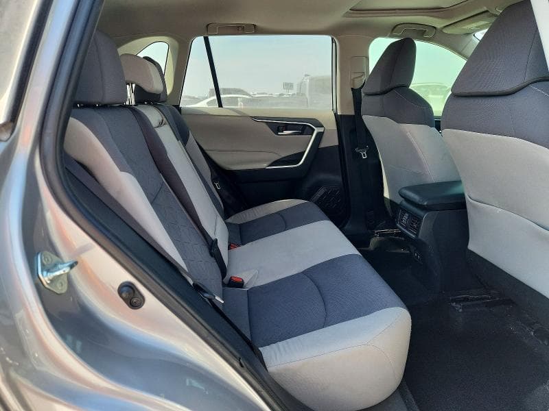 2019 TOYOTA RAV4 XLE 11