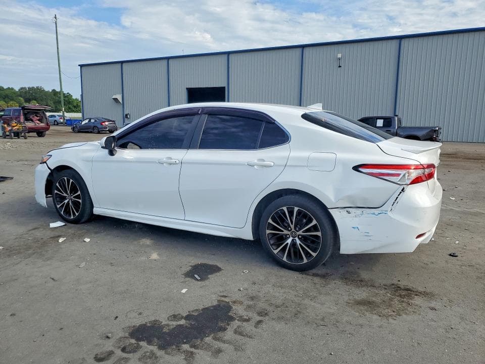 2020 TOYOTA CAMRY SE 2