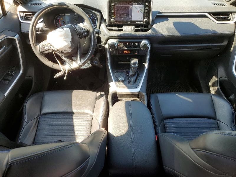 2020 TOYOTA RAV4 XSE 8