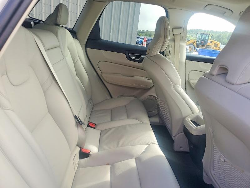 2021 VOLVO XC60 T5 MOMENTUM 11