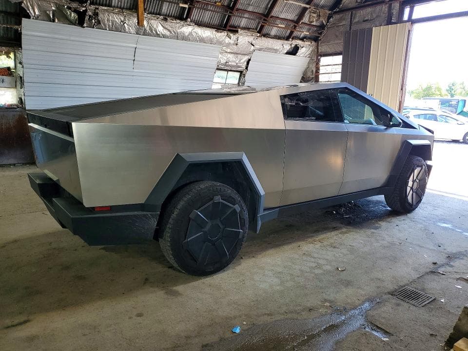 2024 TESLA CYBERTRUCK 3
