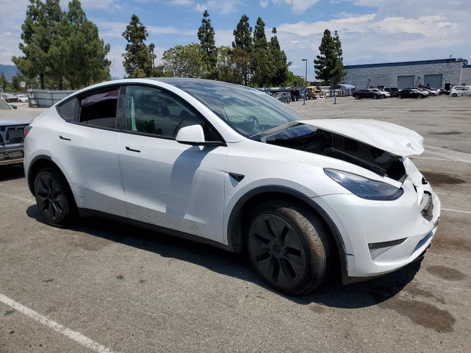 2024 TESLA MODEL Y 4