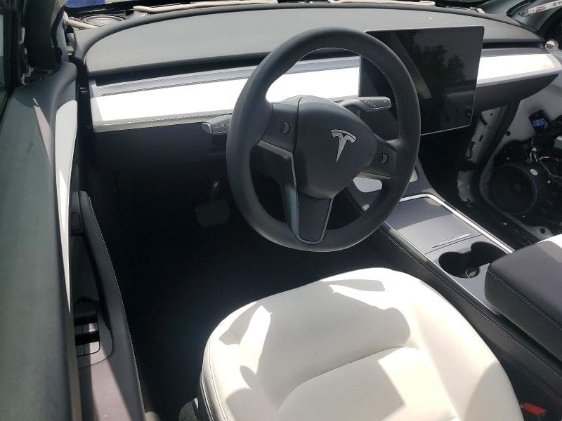 2025 TESLA MODEL Y 8