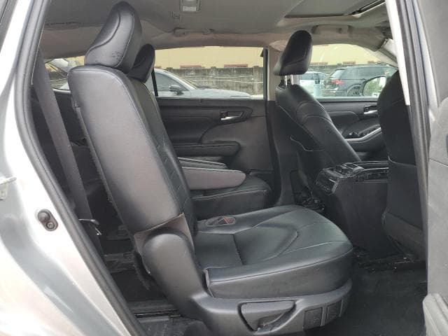 2021 TOYOTA HIGHLANDER XLE 11