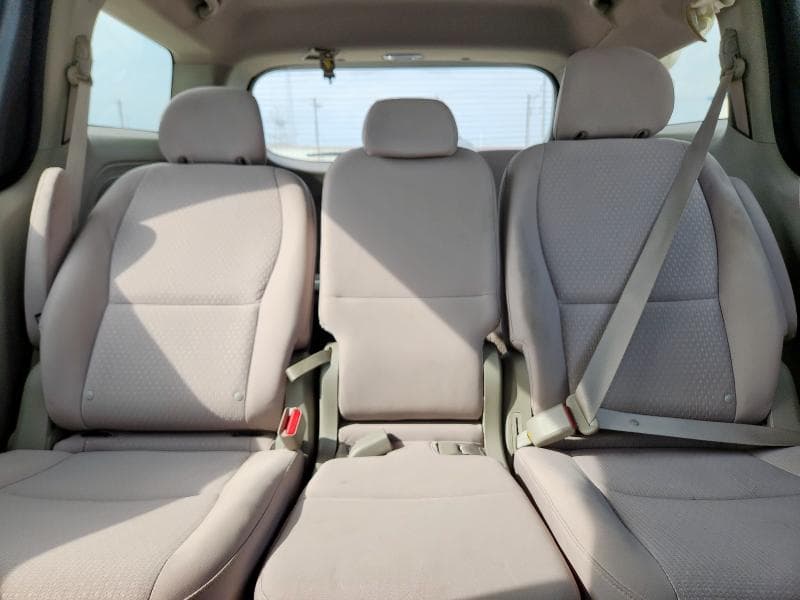 2018 KIA SEDONA LX 10