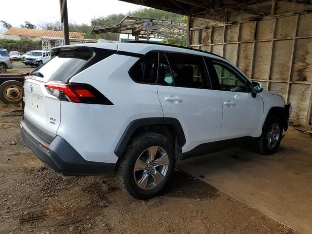 2022 TOYOTA RAV4 XLE 3